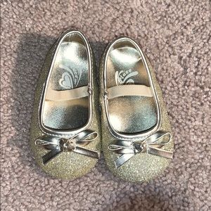 Gold dress shoes size 3-6 months